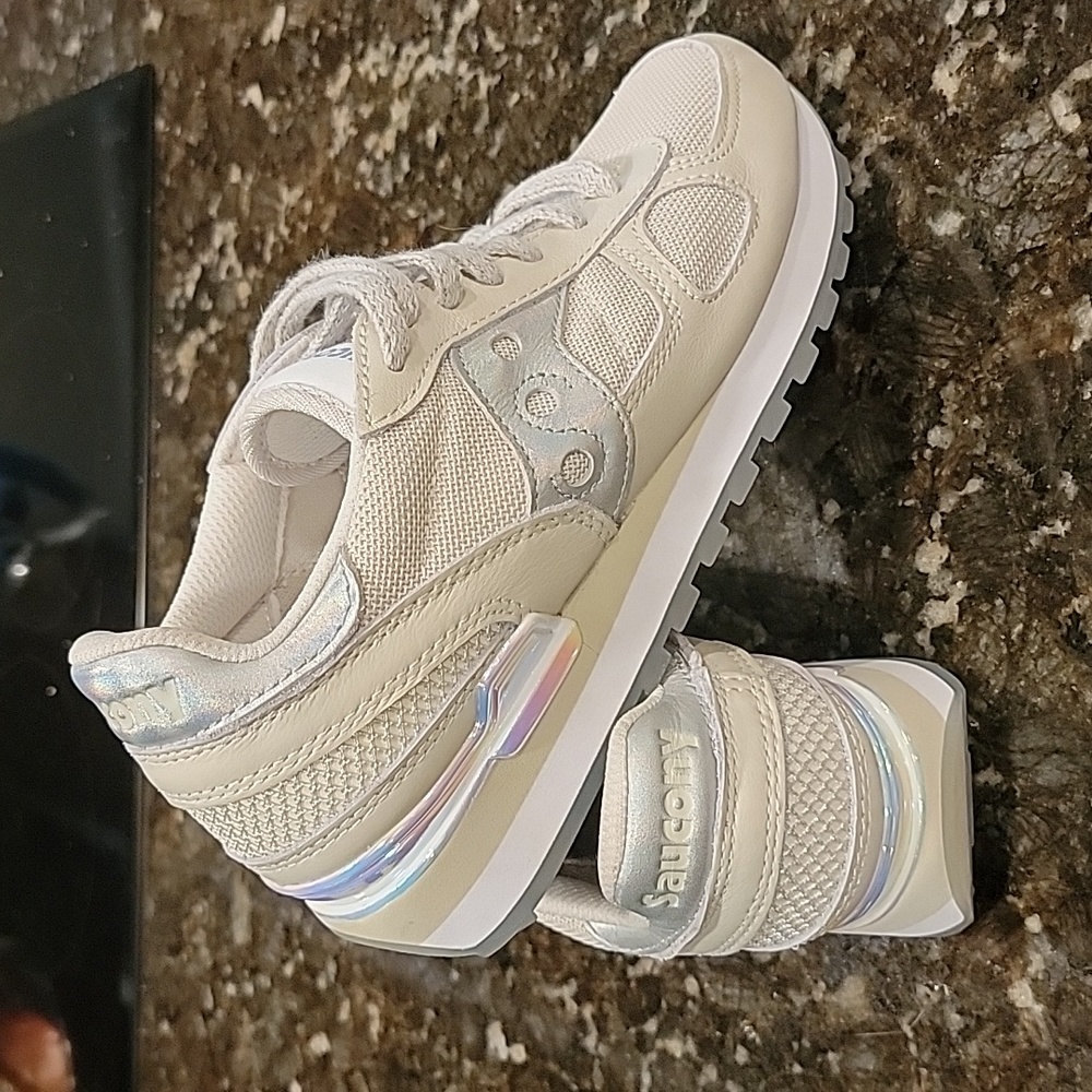 Saucony Shadow Sneakers size 8 white